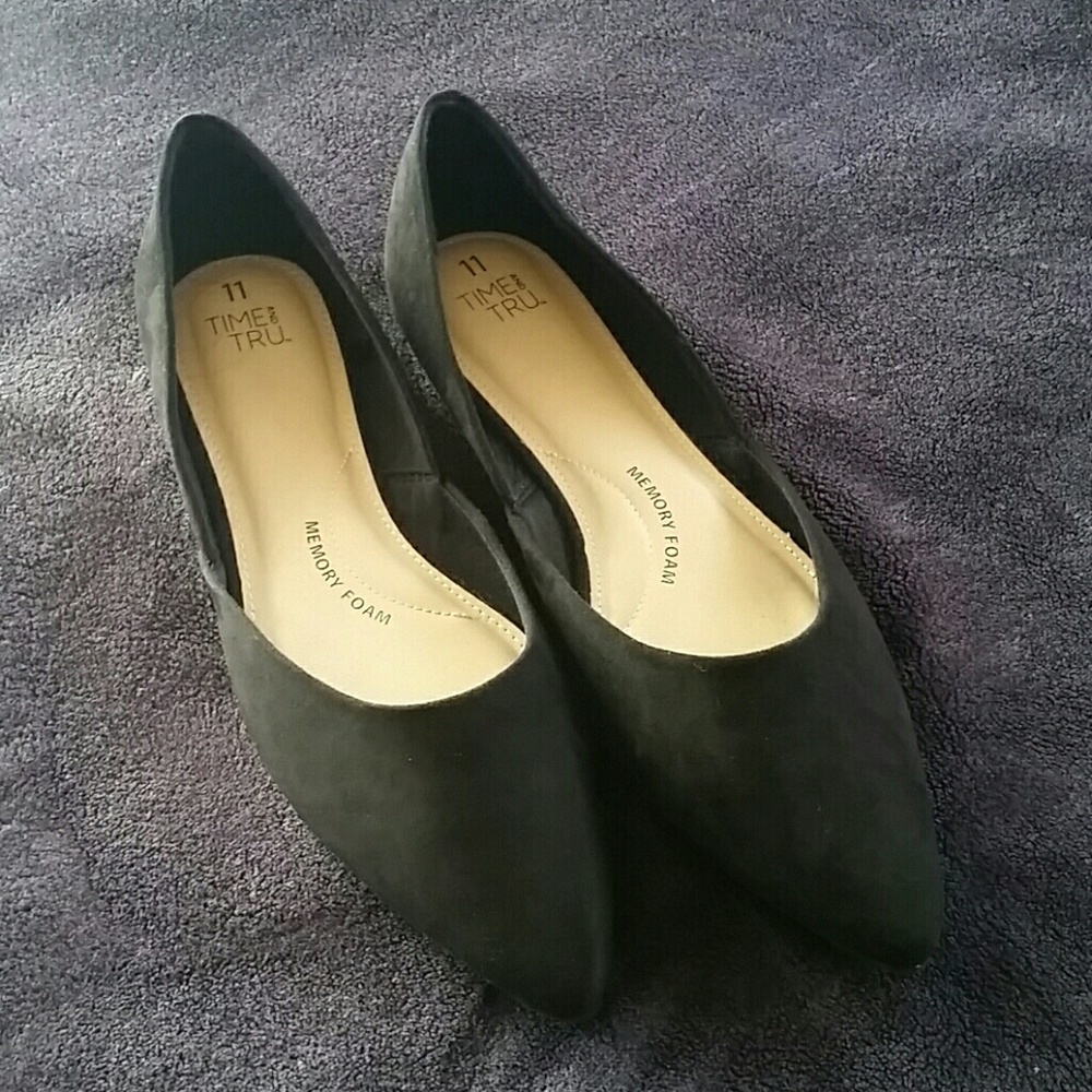 Pointed Toe suade Flats NWOT